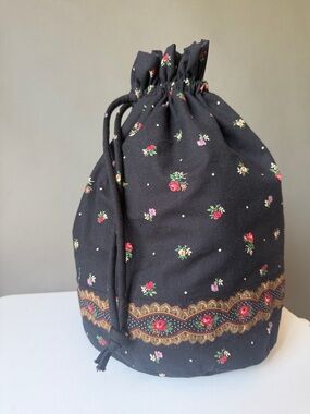 Vera Bradley Ditty Bag excellent condition Vera Bradley vintage pattern